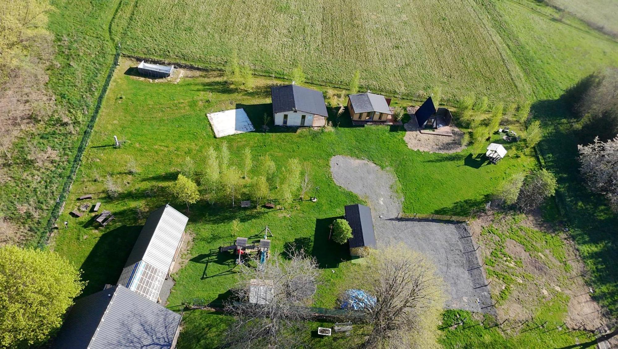 Szalas W Gorach Izerskich, Blisko Swieradow Zdroj I Zamek Czocha, Agroturystyka, Ogrzewanie, Klimatyzacja , Plac Zabaw, Ognisko Z Rusztem I Kijkami, Zywe Zwierzeta, Latem Basen Mirsk Luaran gambar